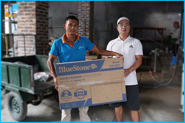 Chiếc bếp từ hồng ngoại trị giá lên đến hơn 10 triệu đồng đầu tiên đã được gửi tặng anh Nhất tại Thường Tín, Hà Nội